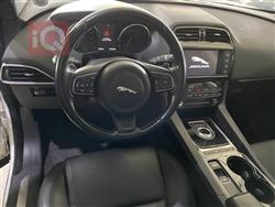 جاگوار F-Pace